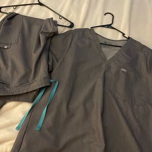 Figs grey women’s scrubs XXL top and XL bottoms